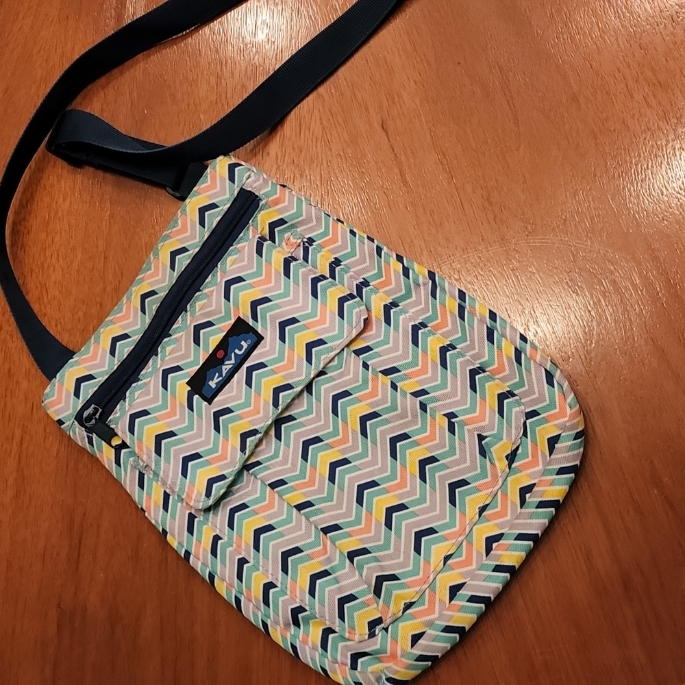 Kavu crossbody NWOT...Ready for adventure!